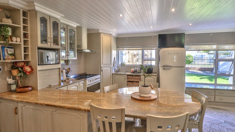 6 Bedroom Property for Sale in Heiderand Western Cape